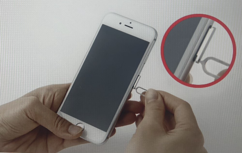 ワイモバイルのiOS端末でSIMカードトレーを引き出す方法